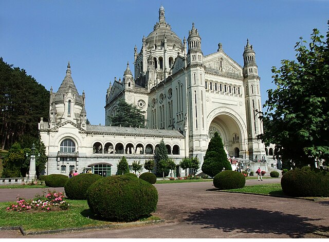 Basilique Sainte-Thérèse de Lisieux